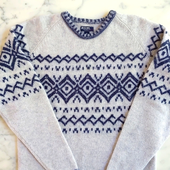 NWOT. Men's Wool blended crewneck sweater with color knitted patterns. - Picture 3 of 4